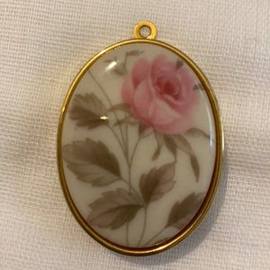 Keepsake pendant gold tone with pink rose